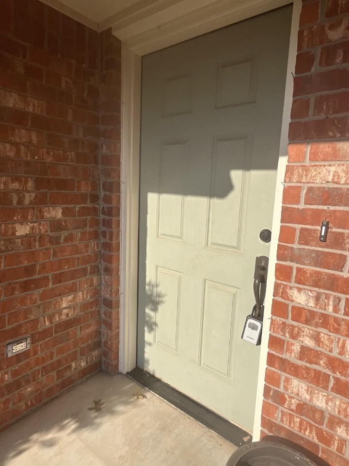 2833 Busheywood Dr - Photo 3 of 35