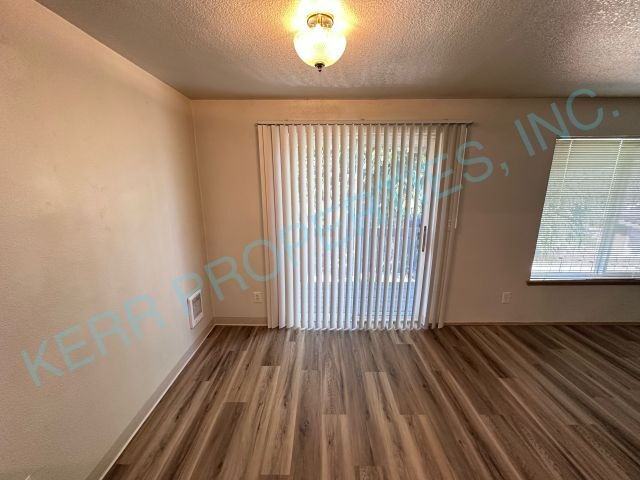 2211 Se 96th Dr - Photo 5 of 16