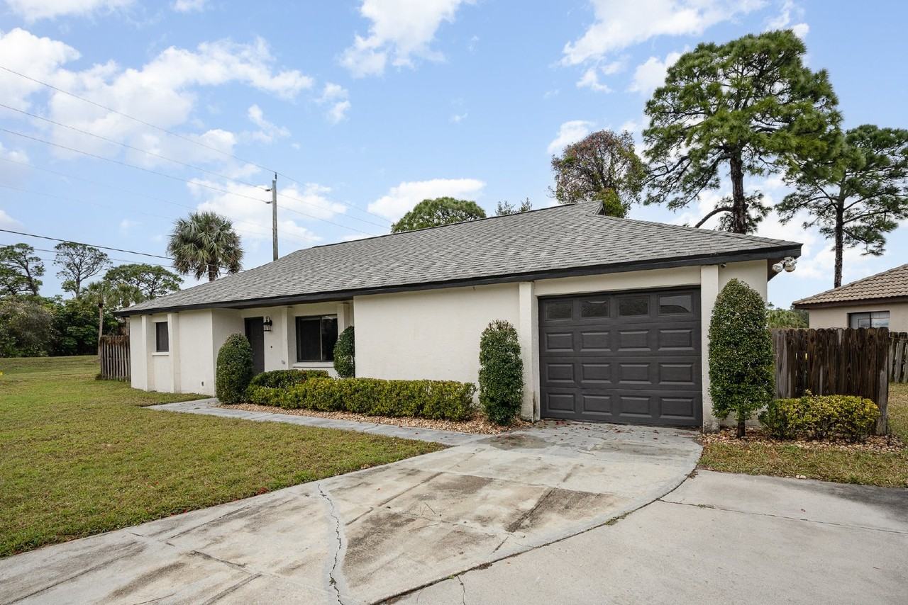 696 Las Palmas Way - Photo 2 of 22