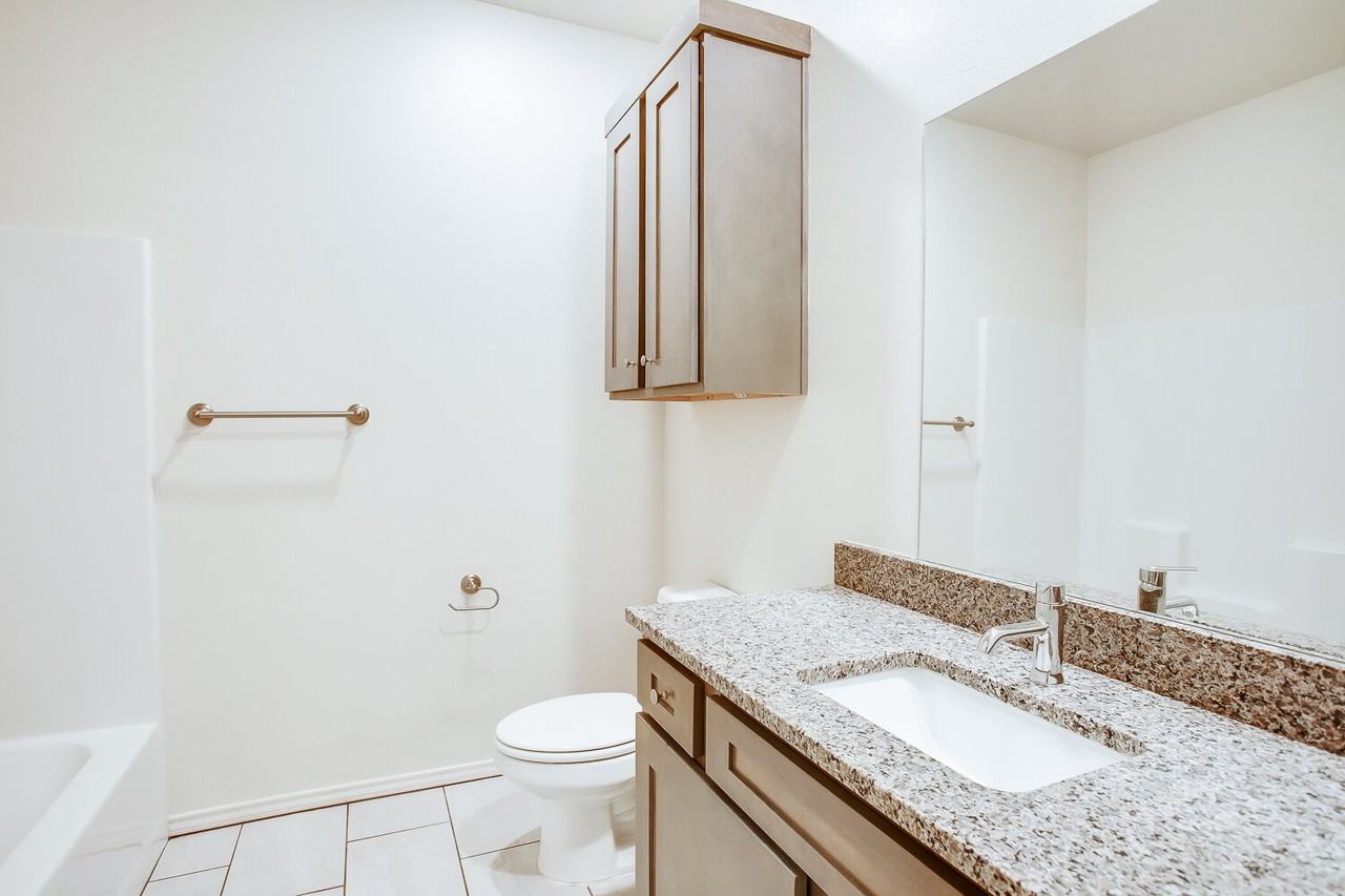 1712 Corpus Ave - Photo 2 of 14