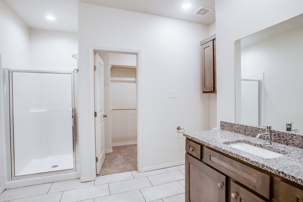 1712 Corpus Ave - Photo 5 of 14