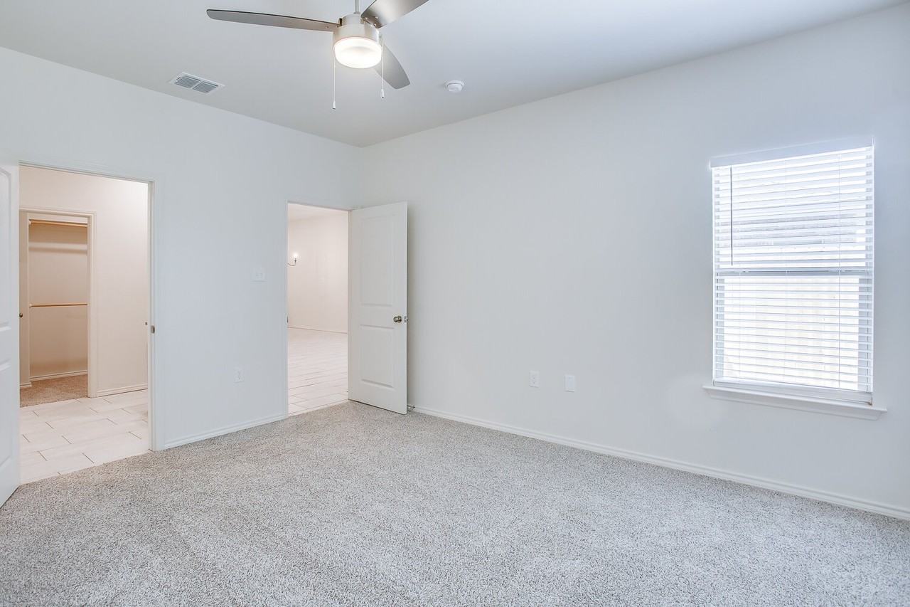 1712 Corpus Ave - Photo 6 of 14