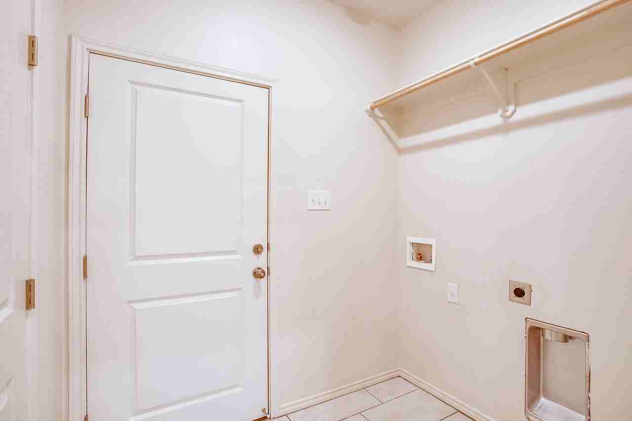 1804 Corpus Ave - Photo 5 of 14