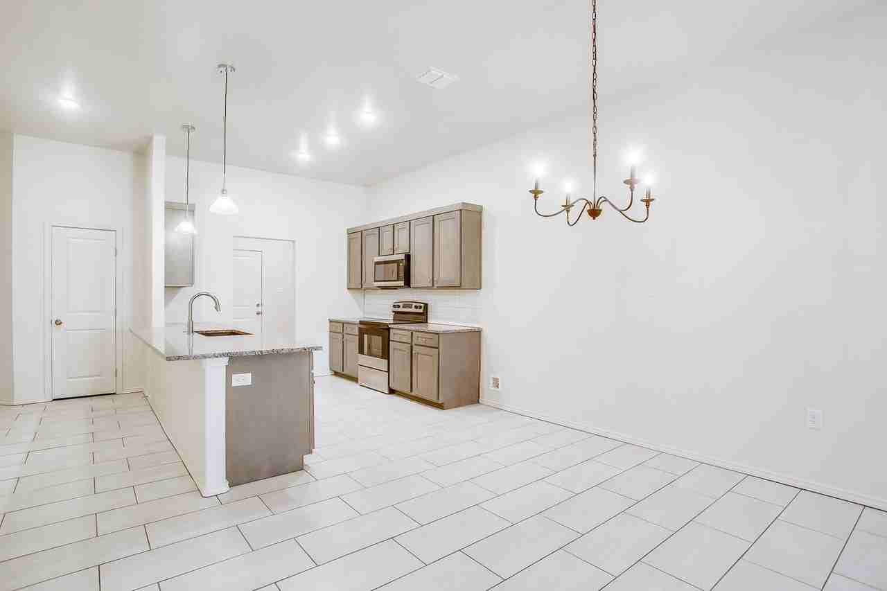 1804 Corpus Ave - Photo 6 of 14