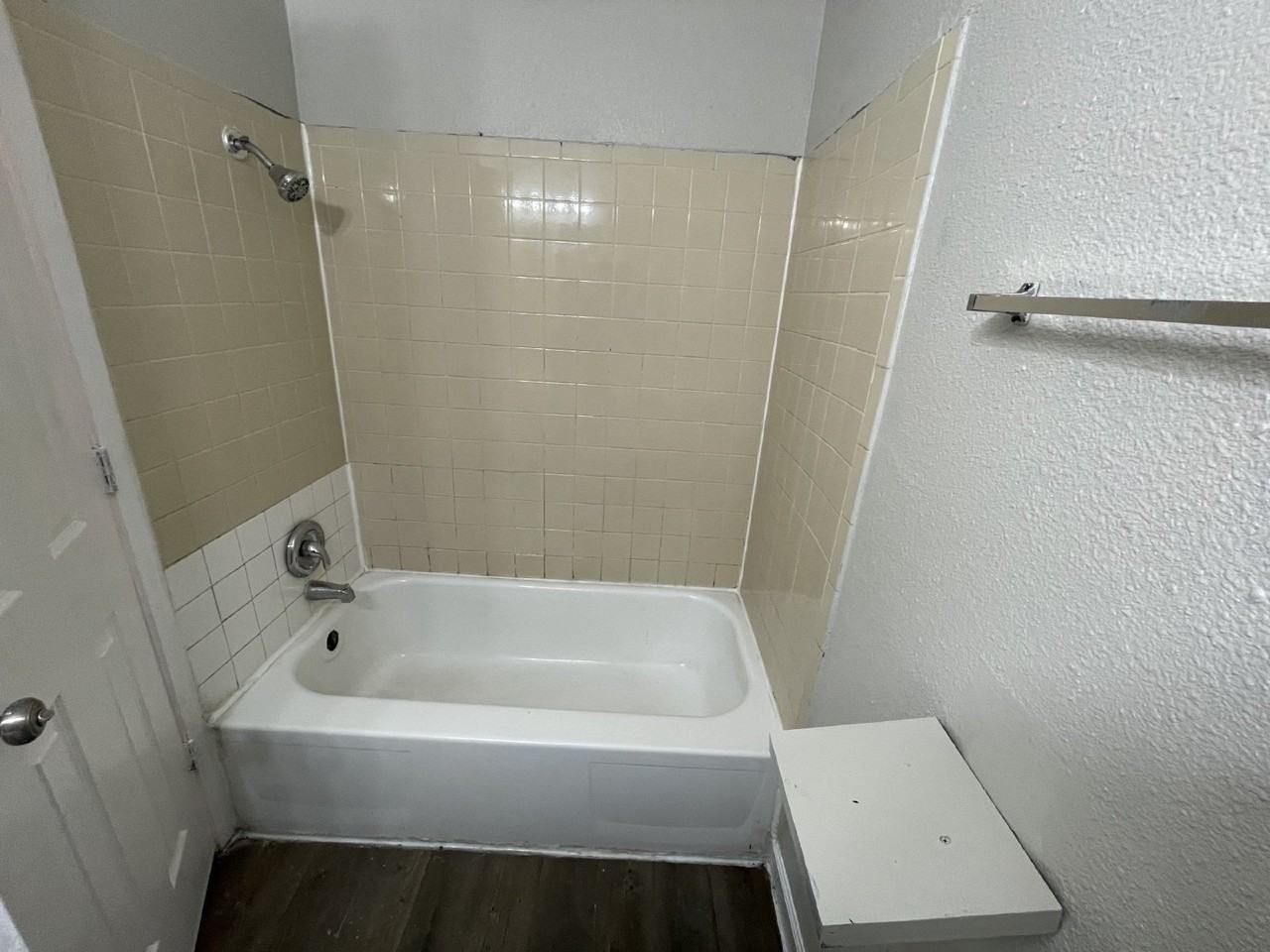 642 Morningview Dr - Photo 6 of 10