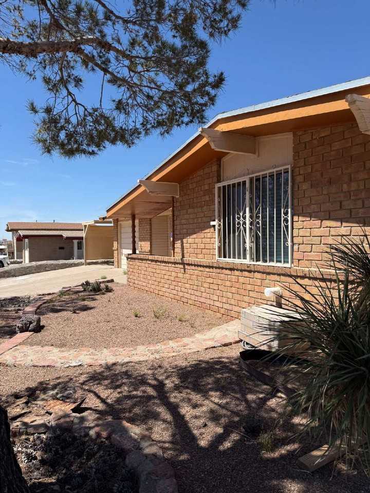 10449 Chinaberry Dr - Photo 3 of 36