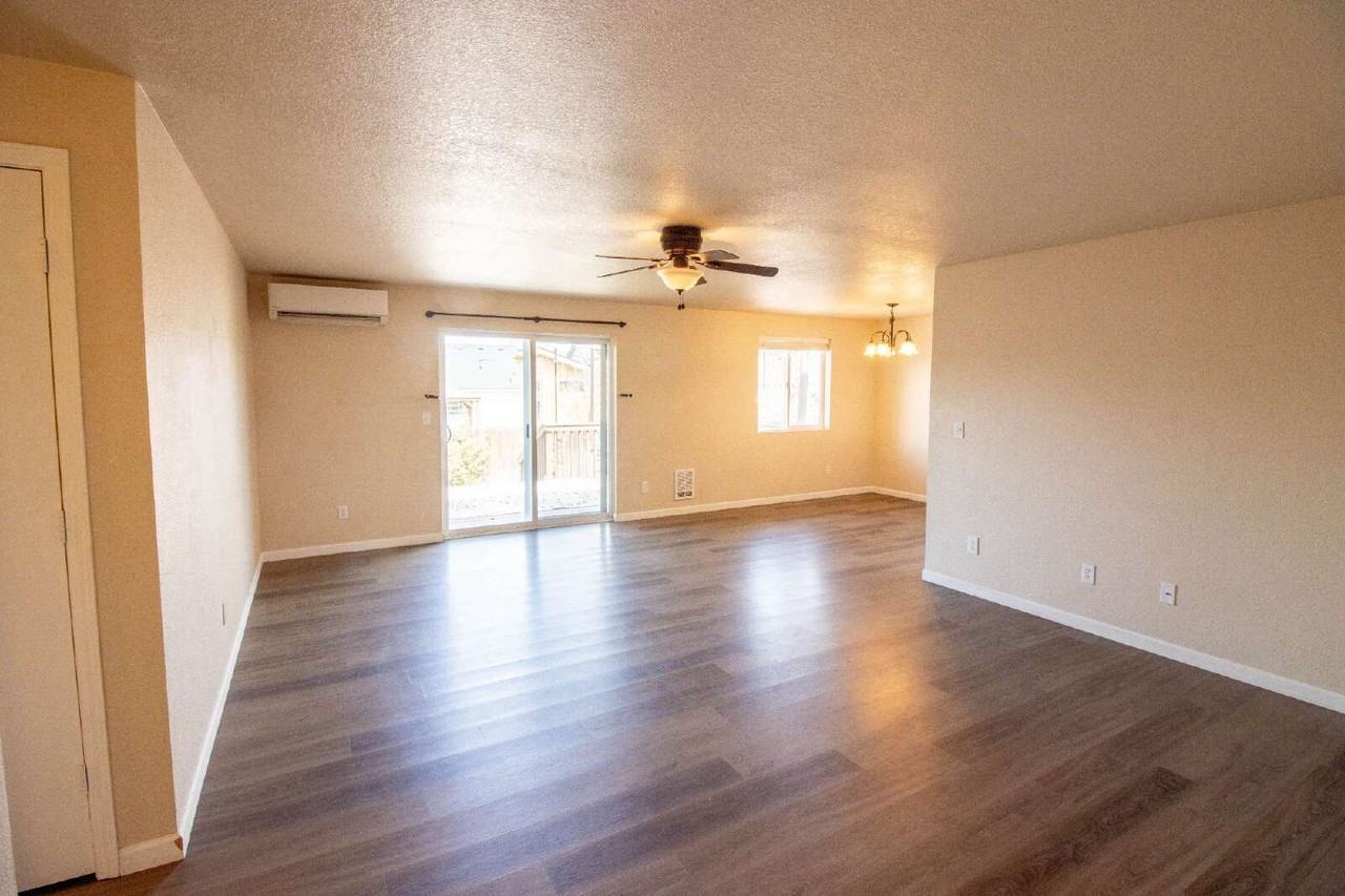 2827 Sw Pumice Ave - Photo 4 of 31