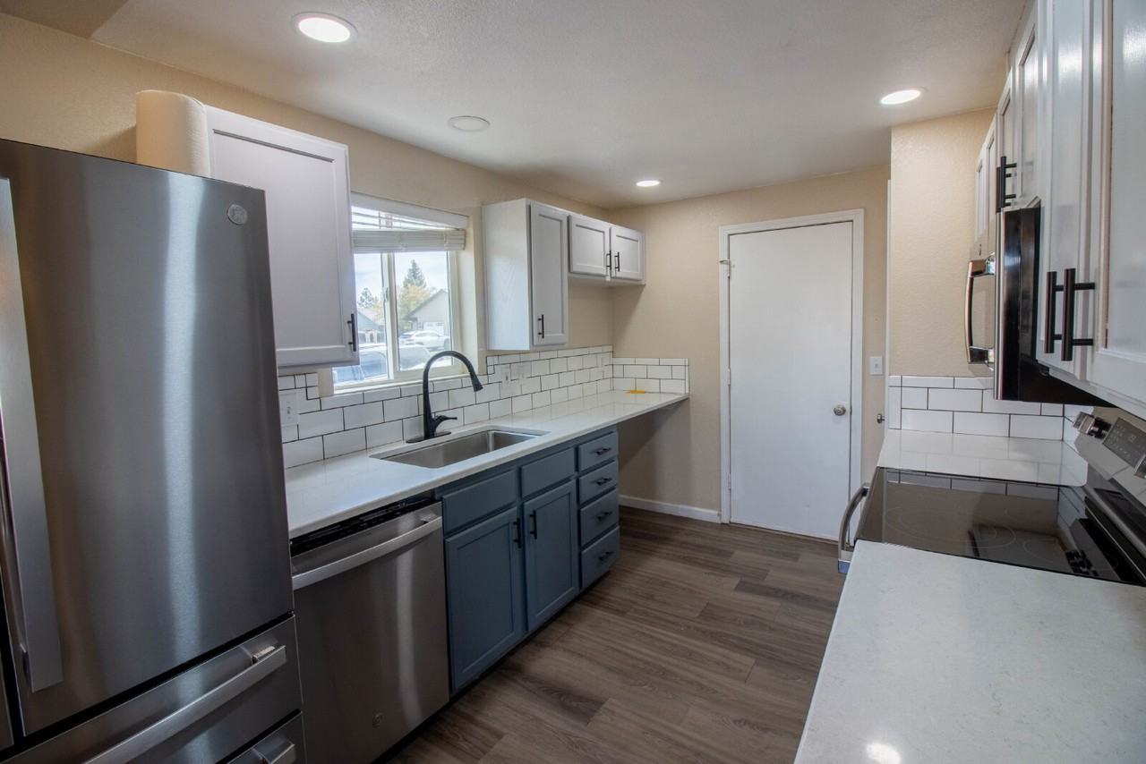 2827 Sw Pumice Ave - Photo 6 of 31