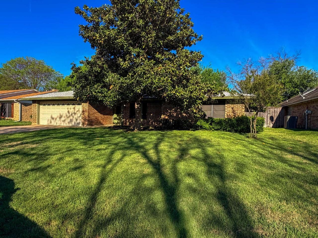 3708 Holland Dr - Photo 3 of 33