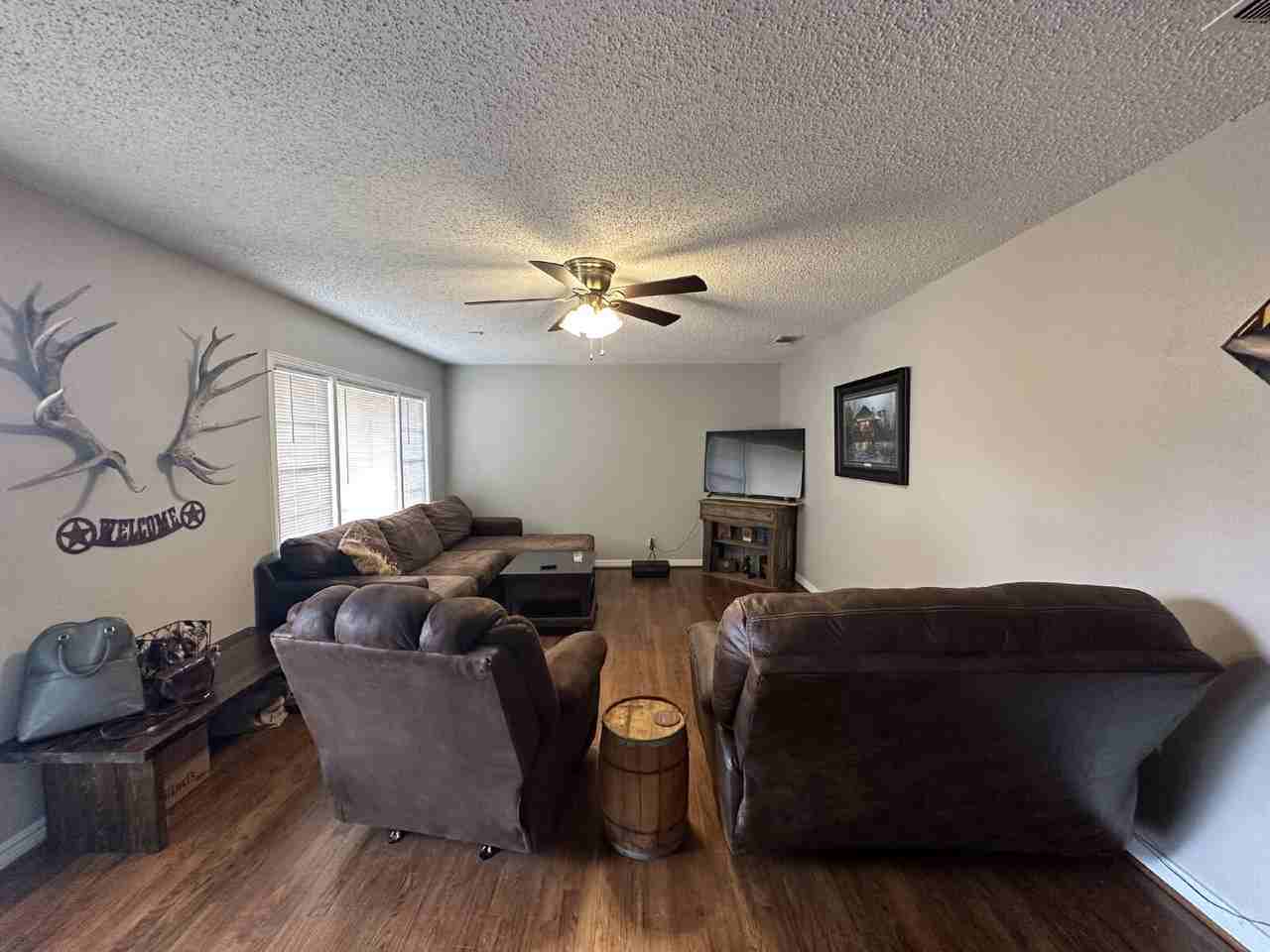 3214 32nd St - Photo 3 of 17