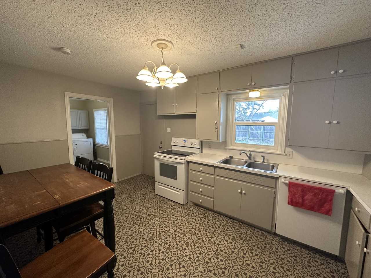 3214 32nd St - Photo 6 of 17