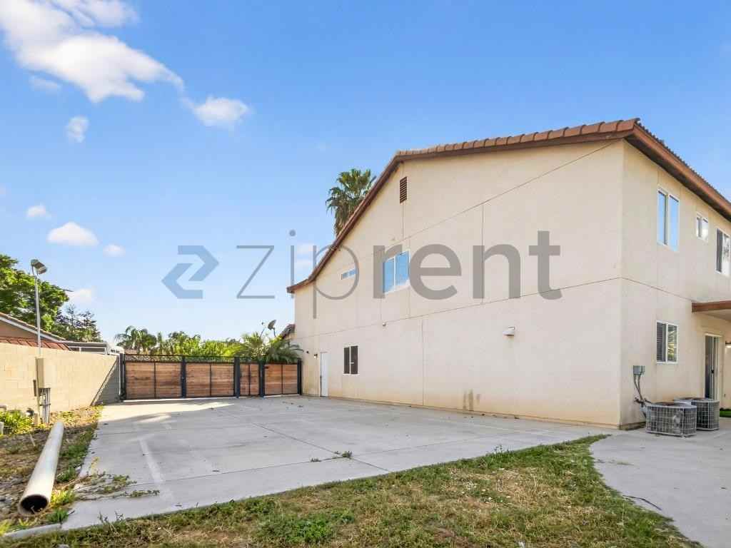 12104 Timberpointe Dr - Photo 5 of 38