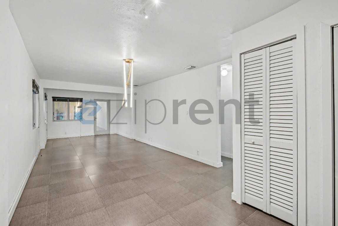 5210 Nw 5th Ave - Photo 6 of 25