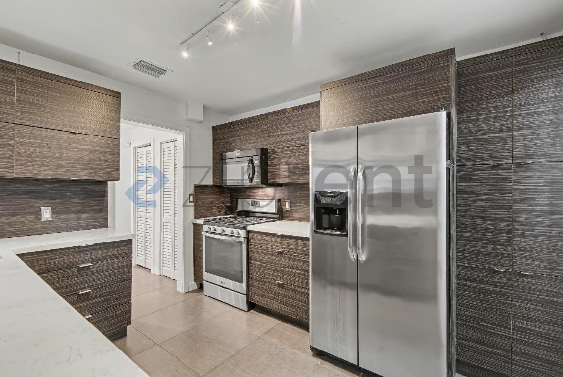 5210 Nw 5th Ave - Photo 7 of 25