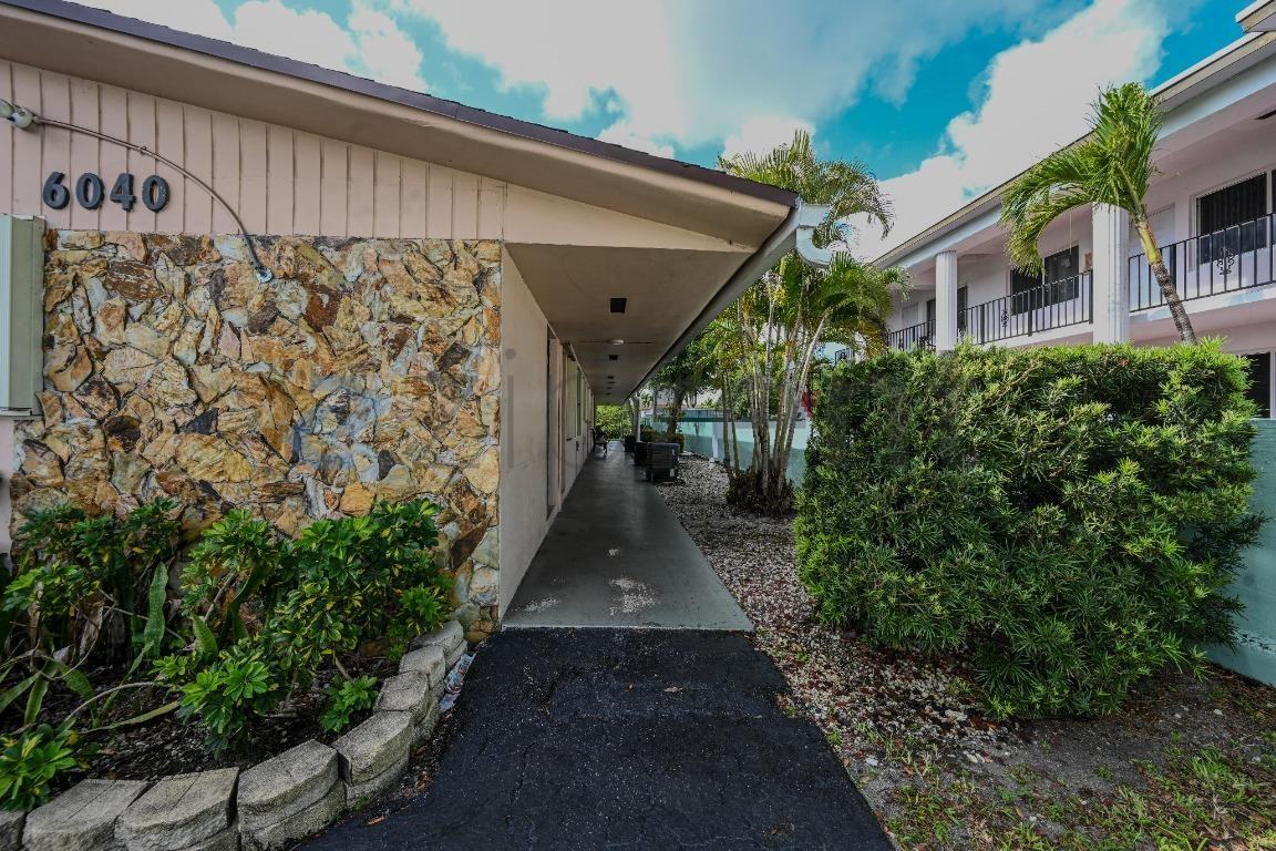 6040 Sw 26th St #1 - Photo 3 of 25