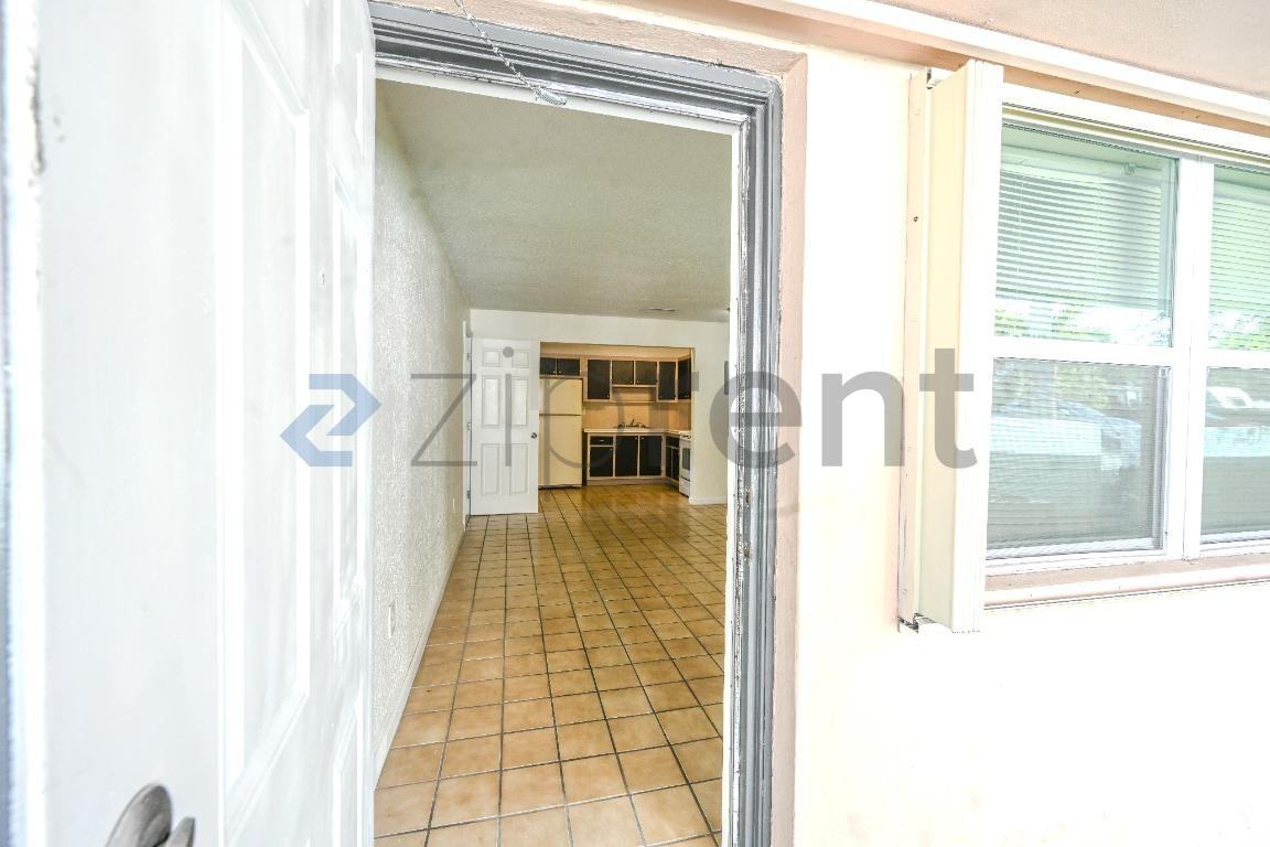 6040 Sw 26th St #1 - Photo 5 of 25