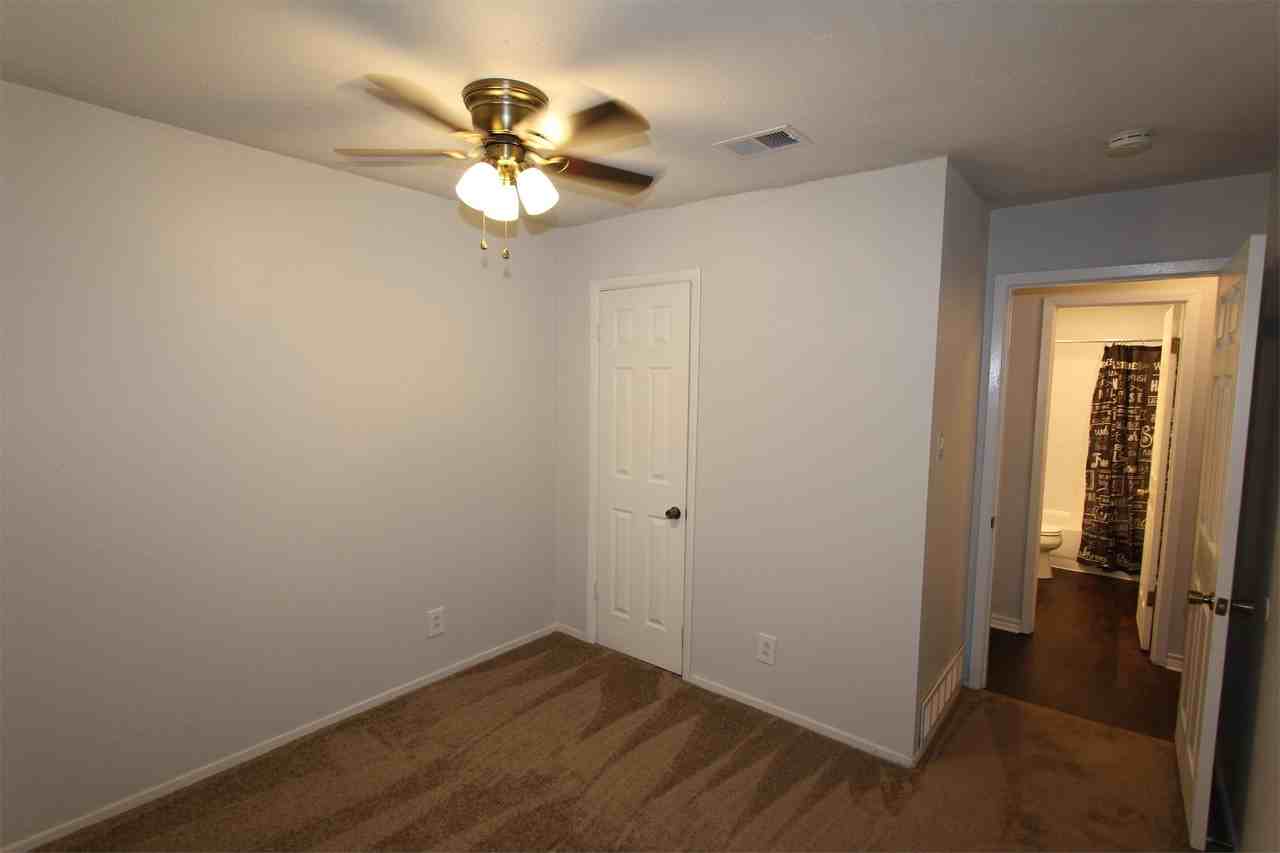 737 Holiday Dr - Photo 3 of 20