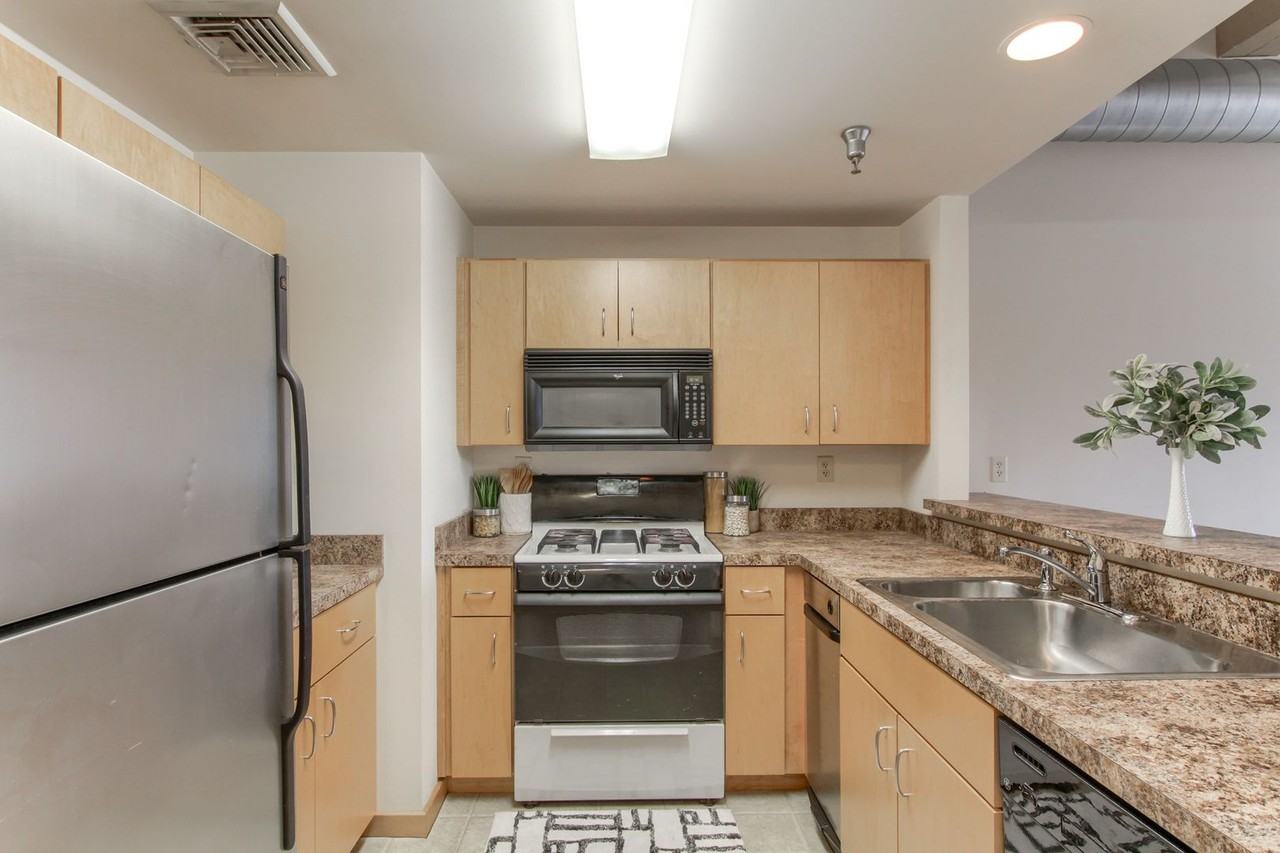 201 S Lancaster St - Photo 3 of 21