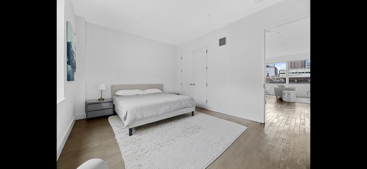 416 W 52nd St - Photo 2 of 11