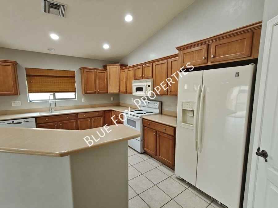 12232 N Sora Pl - Photo 2 of 32