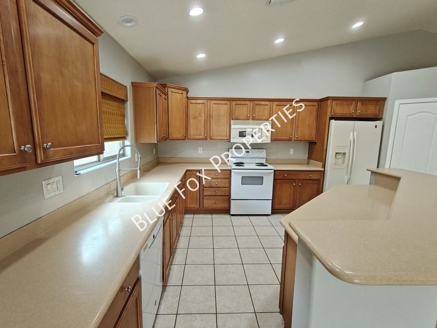 12232 N Sora Pl - Photo 7 of 32