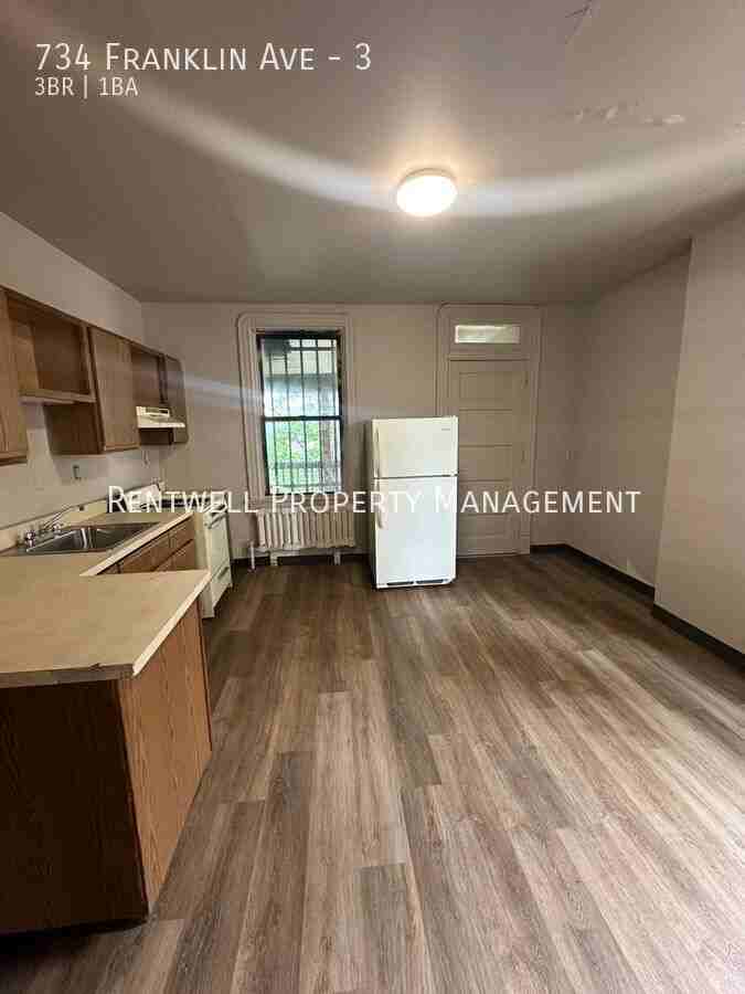 734 Franklin Ave #3 - Photo 2 of 9