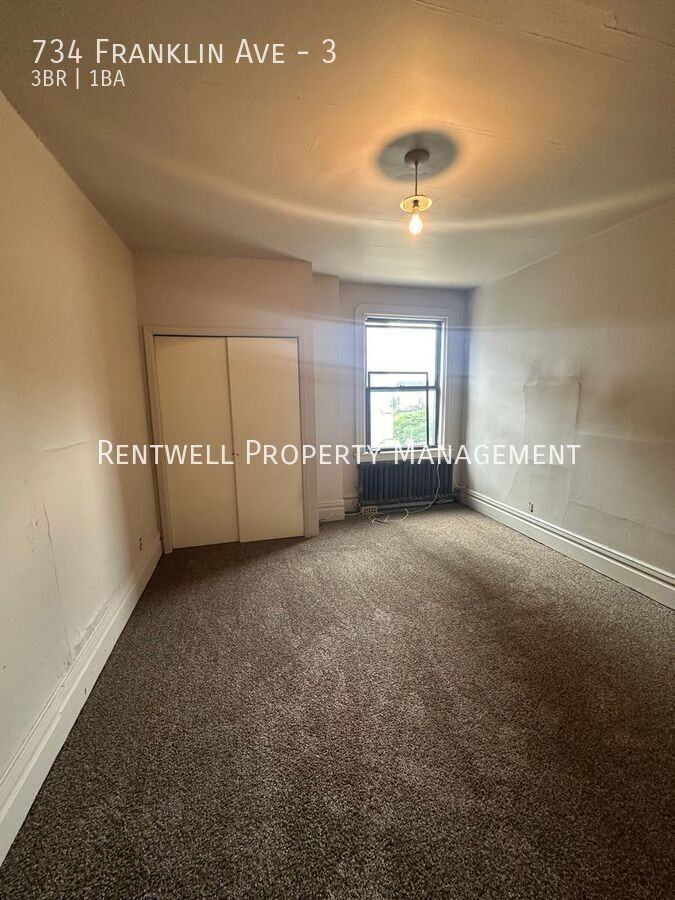 734 Franklin Ave #3 - Photo 7 of 9