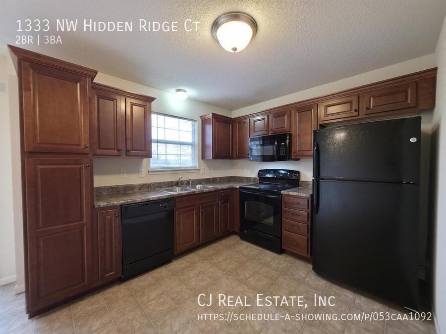 1333 Nw Hidden Ridge Ct - Photo 4 of 11