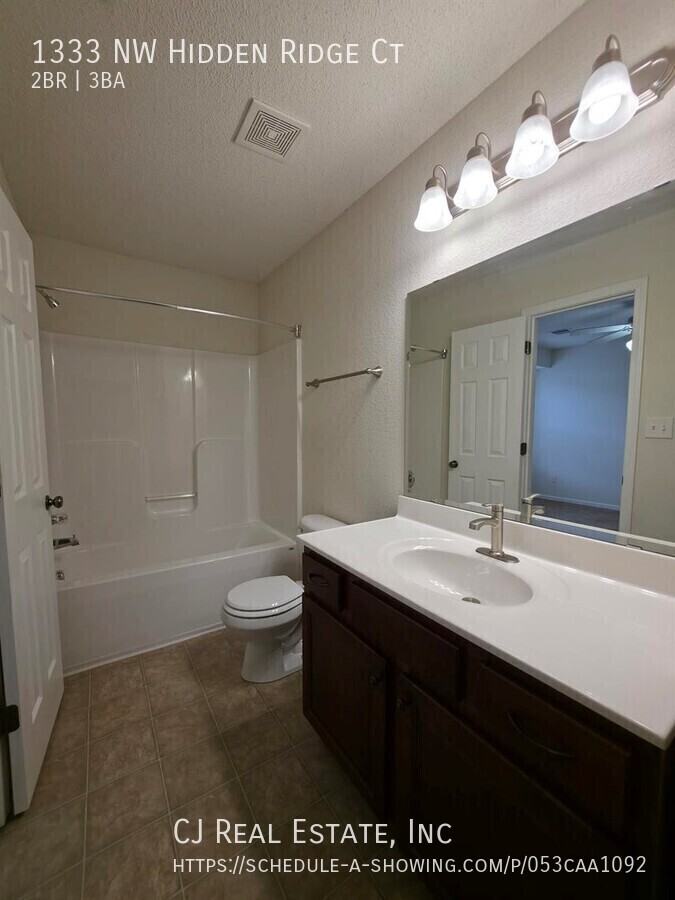 1333 Nw Hidden Ridge Ct - Photo 6 of 11