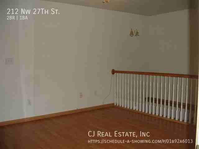 212 Nw 27th St - Photo 2 of 6