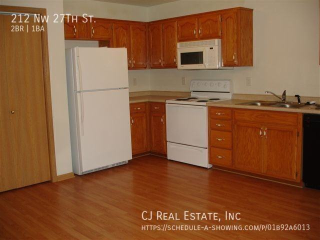 212 Nw 27th St - Photo 4 of 6