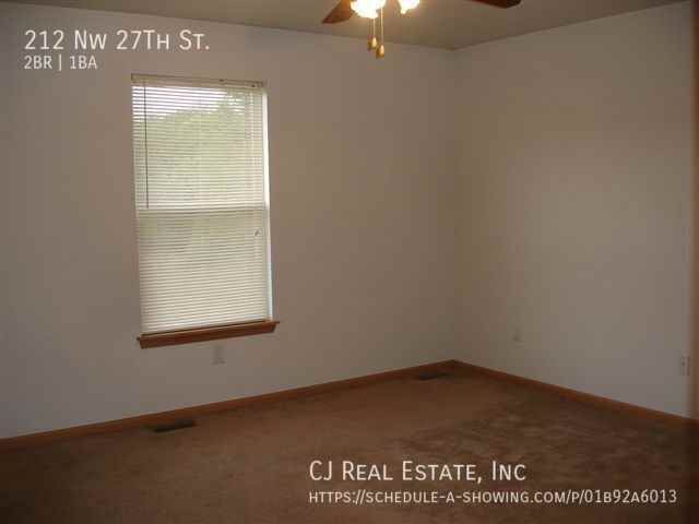 212 Nw 27th St - Photo 5 of 6