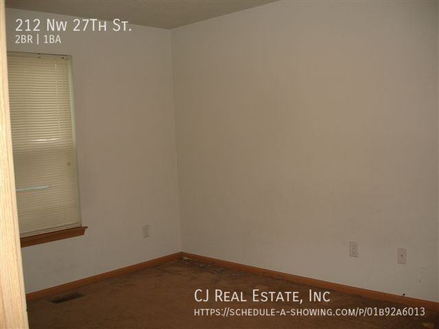 212 Nw 27th St - Photo 6 of 6