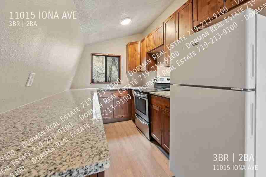 11015 Iona Ave - Photo 2 of 17