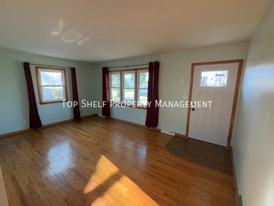 2556 Grandview Ave - Photo 2 of 14