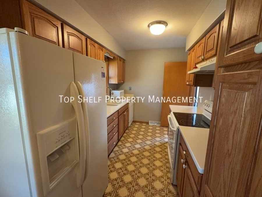 2556 Grandview Ave - Photo 3 of 14