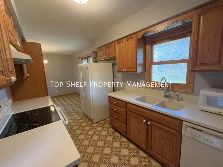 2556 Grandview Ave - Photo 4 of 14