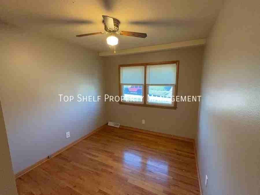 2556 Grandview Ave - Photo 6 of 14