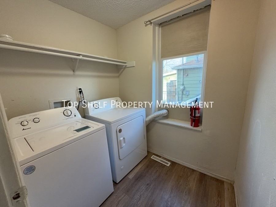 1513 Des Moines St #3 - Photo 3 of 9