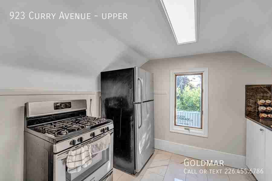 923 Curry Ave - Photo 5 of 12