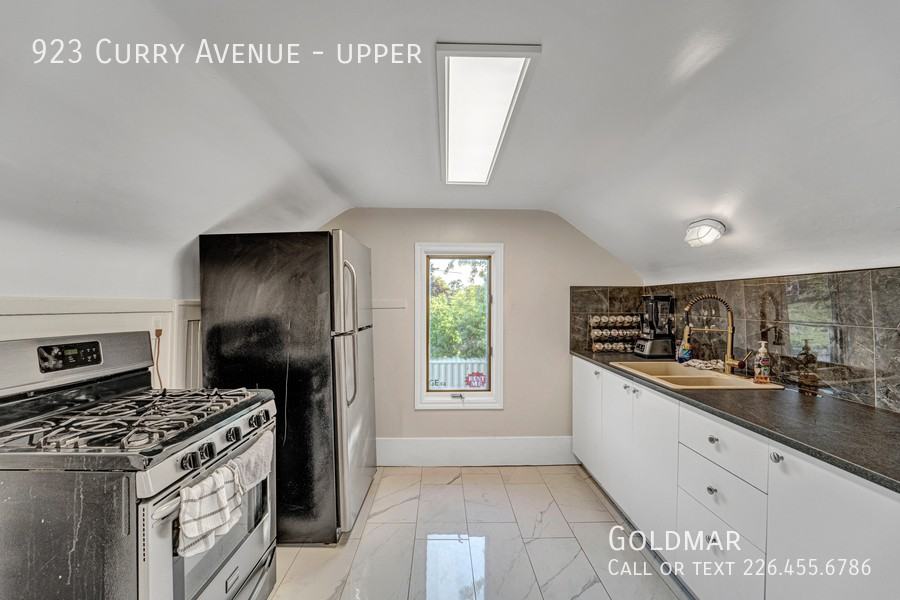 923 Curry Ave - Photo 6 of 12