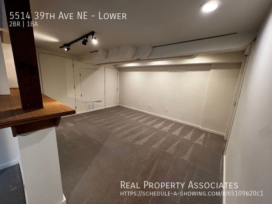 5514 39th Ave Ne - Photo 2 of 13