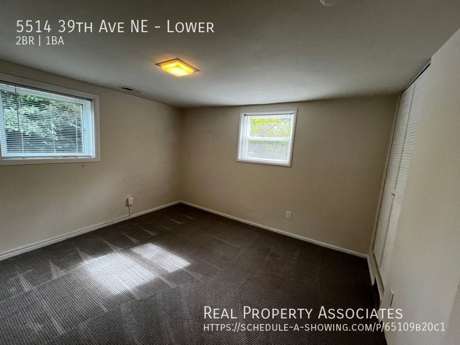 5514 39th Ave Ne - Photo 5 of 13