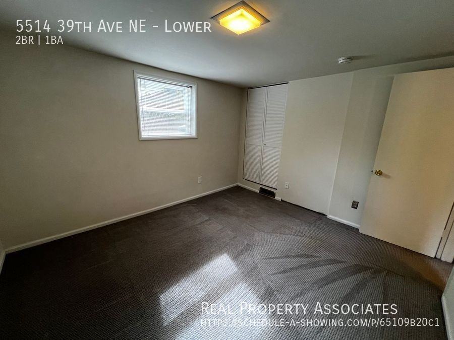 5514 39th Ave Ne - Photo 6 of 13
