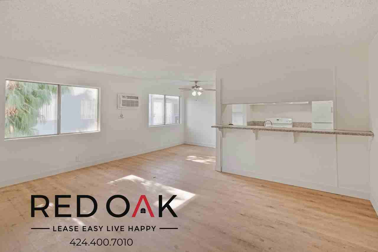 10535 Lindley Ave, - Photo 7 of 20