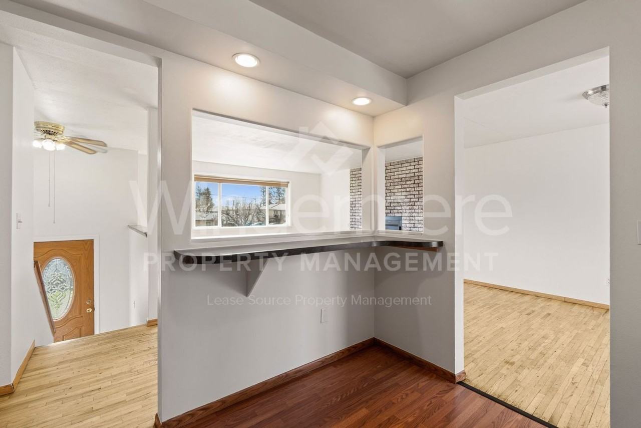 812 Chestnut St - Photo 3 of 25