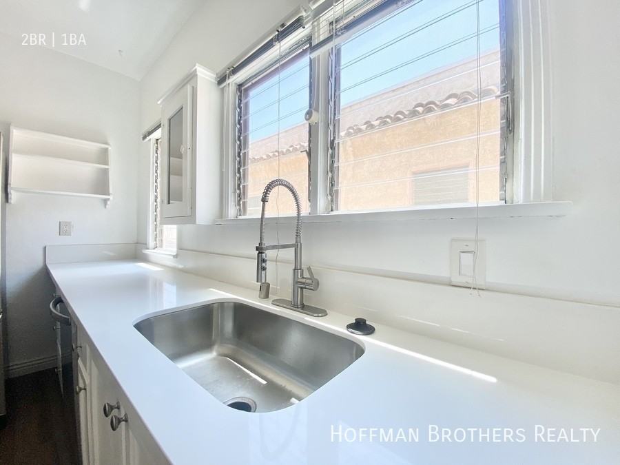 362 1/2 N Sierra Bonita Ave - Photo 4 of 16