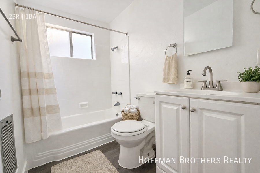 1819 S Oxford Ave #16 - Photo 5 of 6