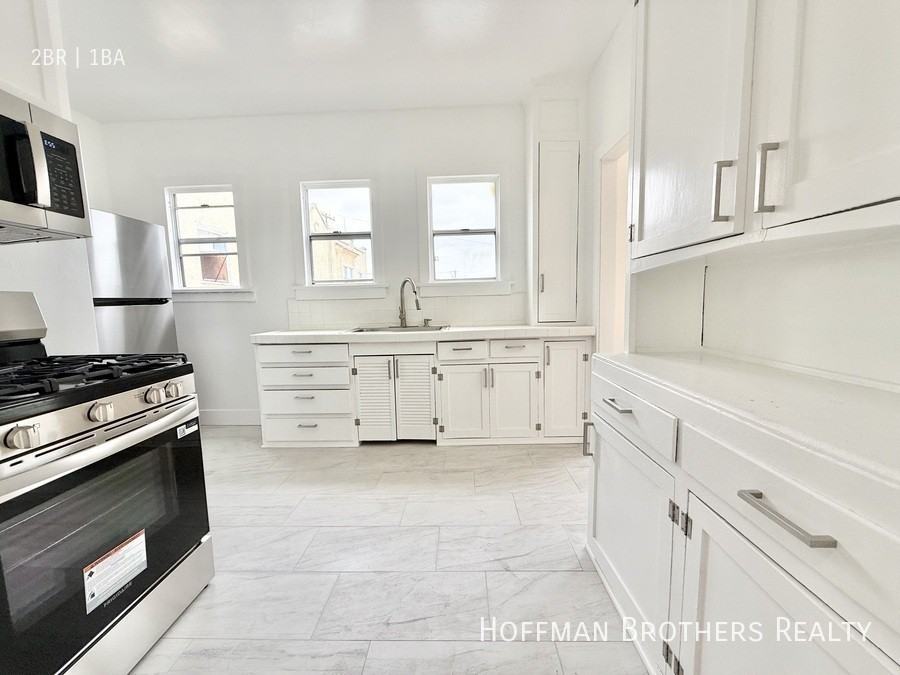 4850 1/2 Mascot St - Photo 3 of 6