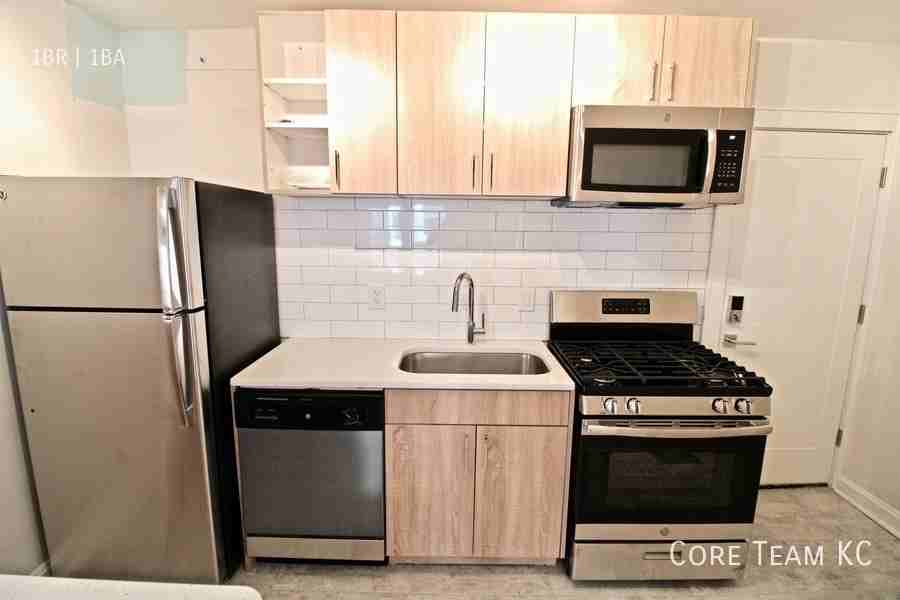 4322 Mercier St #4322-2 - Photo 4 of 17